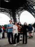 Marcel, ?, Priscilla und Fabienne unter dem Eiffelturm