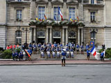 ... Goldstadtfanfaren vor dem Rathaus in Saint Maur ...