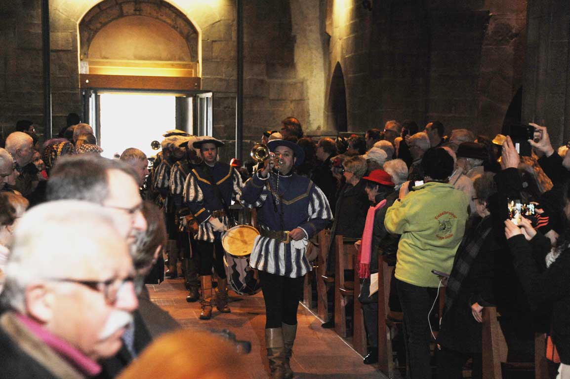 Goldstadtfanfaren beim Einzug in die Pforzheimer Schlosskirche